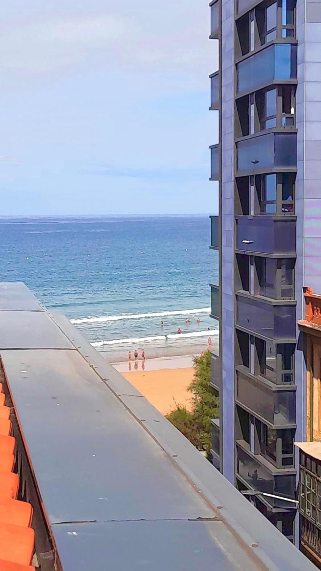 Atico Con Terraza En Playa De San Lorenzo Gijón Zewnętrze zdjęcie